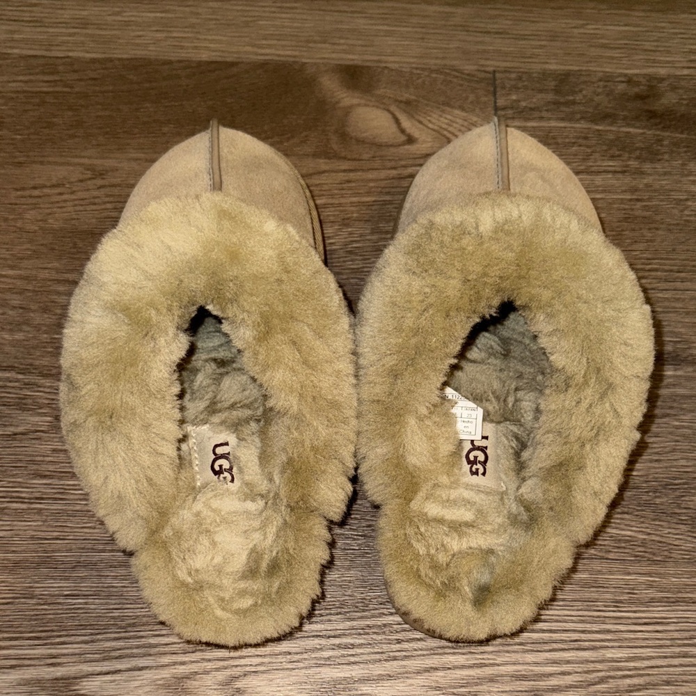 Cozy Tan UGG Fur-Lined Slippers - Picture 5 of 6